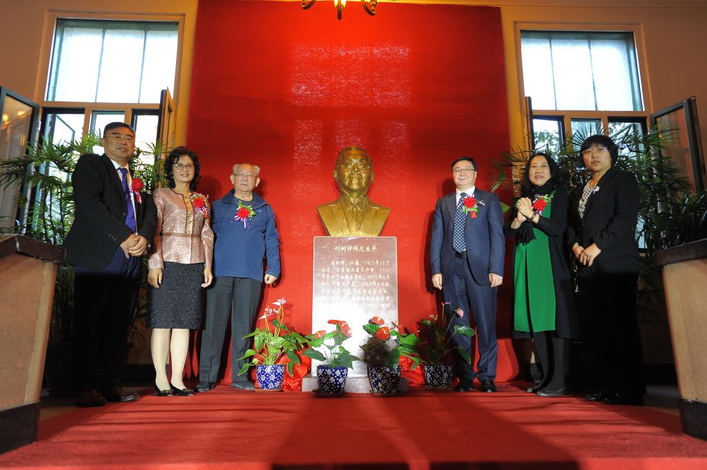 刘树铮基金委员会成立暨铜像揭幕仪式在日韩av
举行